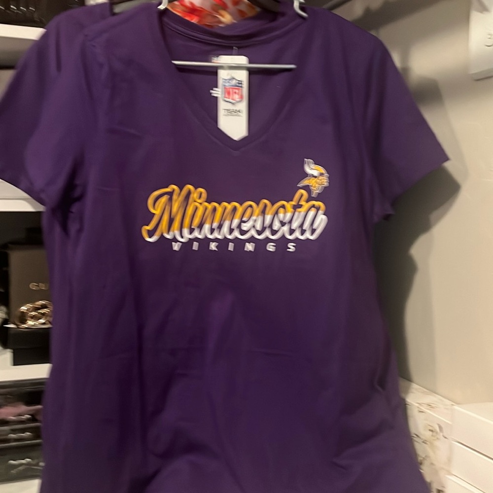 Vikings V-neck  Tee
